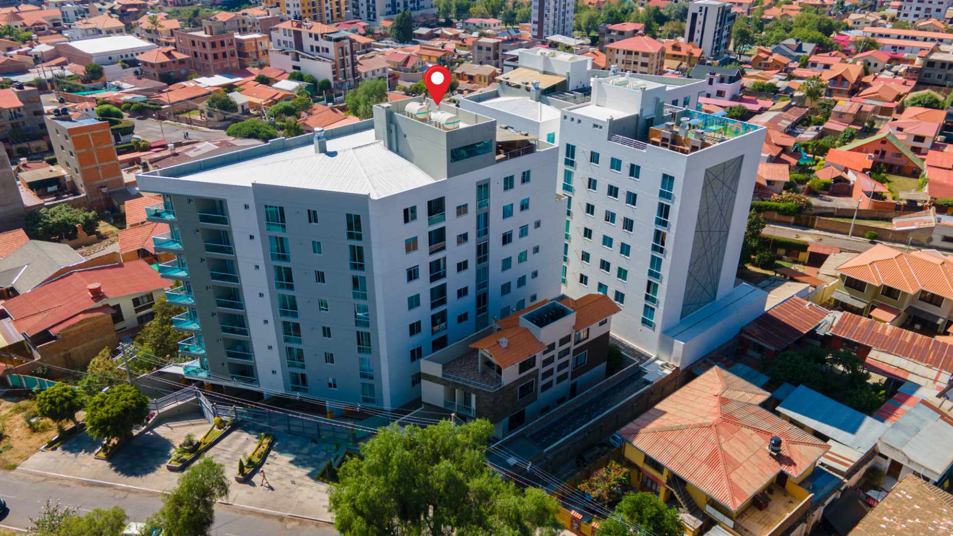 Departamento en VentaEDIF. L´ESSENCE SOBRE AV. WIRACOCHA CASI AV.MELCHOR PEREZ - ZONA SARCO 3 dormitorios 2 baños 1 parqueos Foto 1