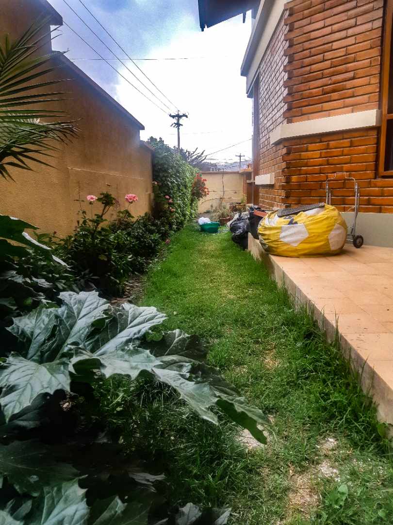 Casa en Koani en La Paz 3 dormitorios 4 baños 2 parqueos Foto 2