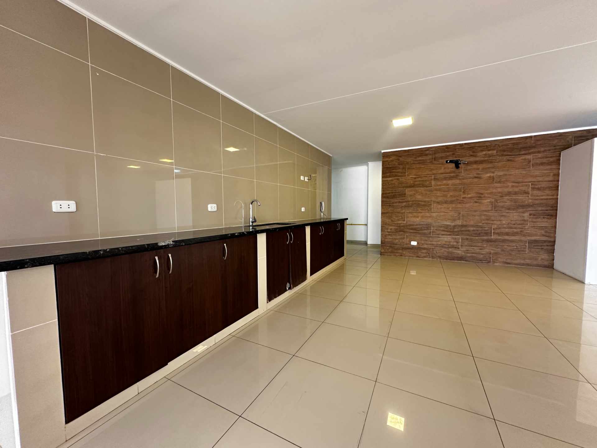 Local comercial en VentaAV. BENI, ENTRE 5TO Y 6TO ANILLO, BUSINESS CENTER Foto 4