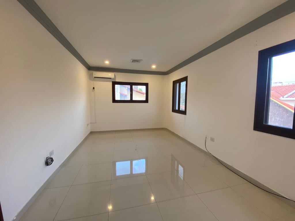 En Alquiler a $us 1,800 Foto 9