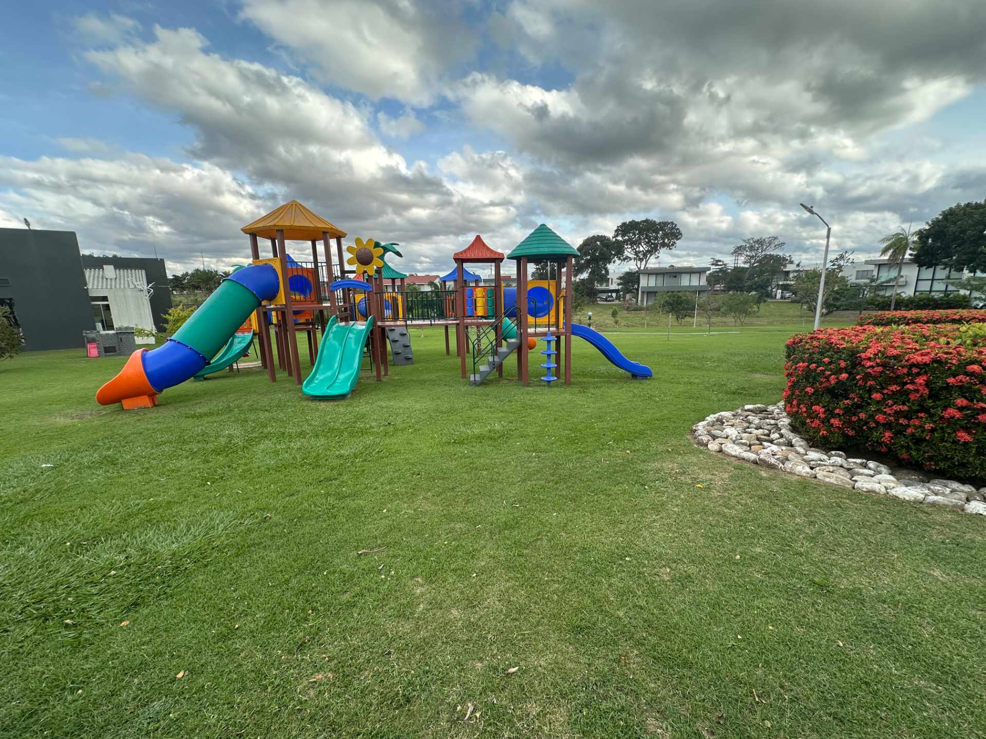 Casa en Urubó en Santa Cruz de la Sierra 4 dormitorios 5 baños 6 parqueos Foto 19