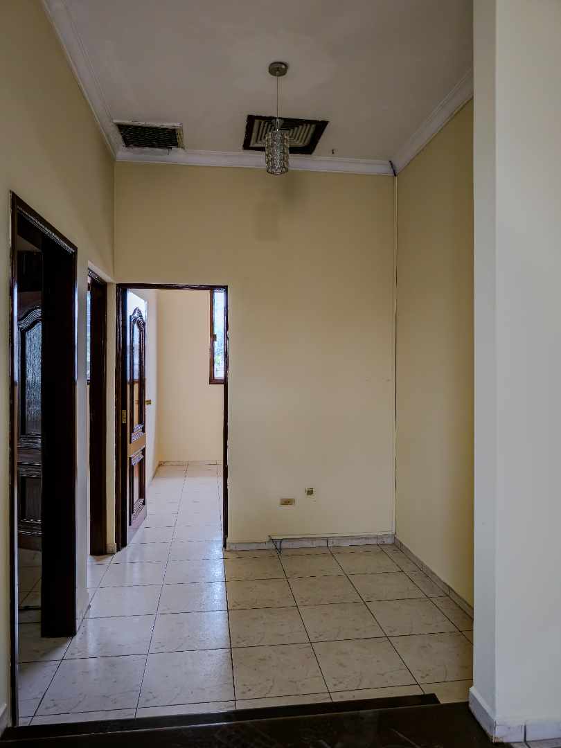 Casa en Entre 1er y 2do anillo Norte en Santa Cruz de la Sierra 4 dormitorios 4 baños 3 parqueos Foto 29