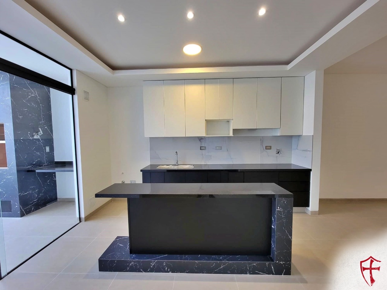 Casa Av banzer y canal pedro velez 7mo anillo Foto 16