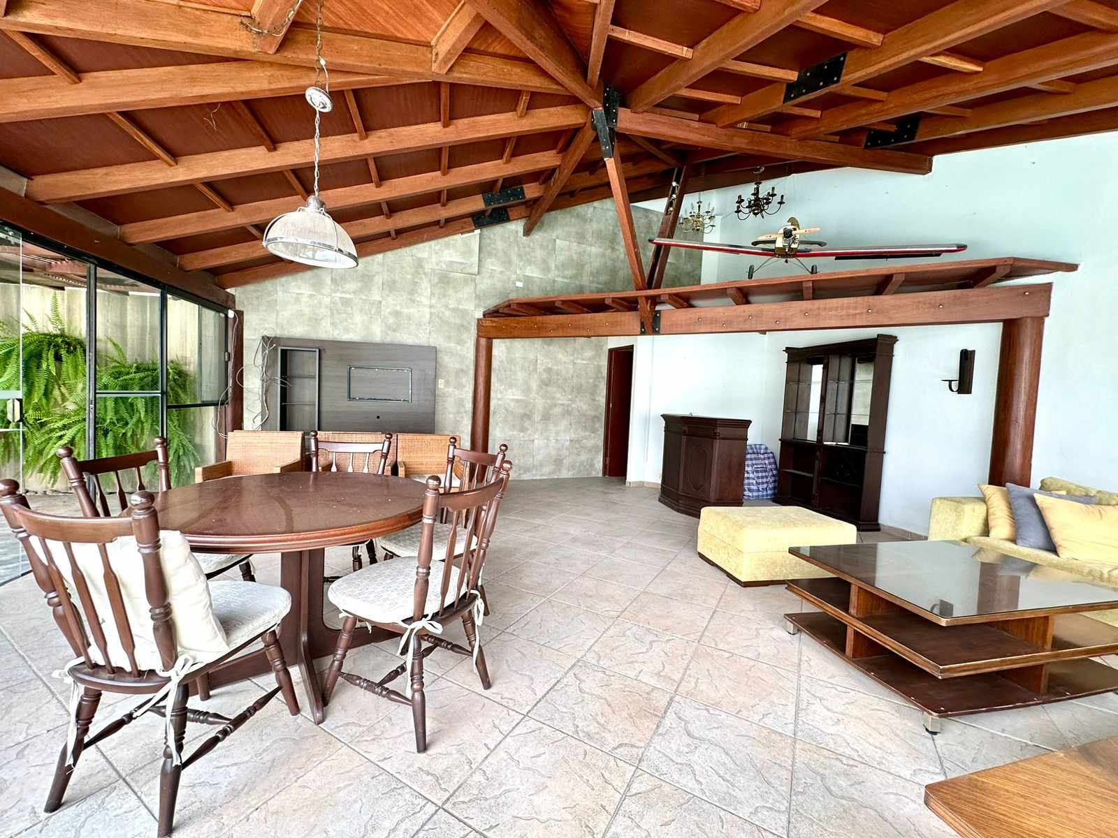 Casa en Entre 3er y 4to anillo Oeste en Santa Cruz de la Sierra 4 dormitorios 5 baños 2 parqueos Foto 12