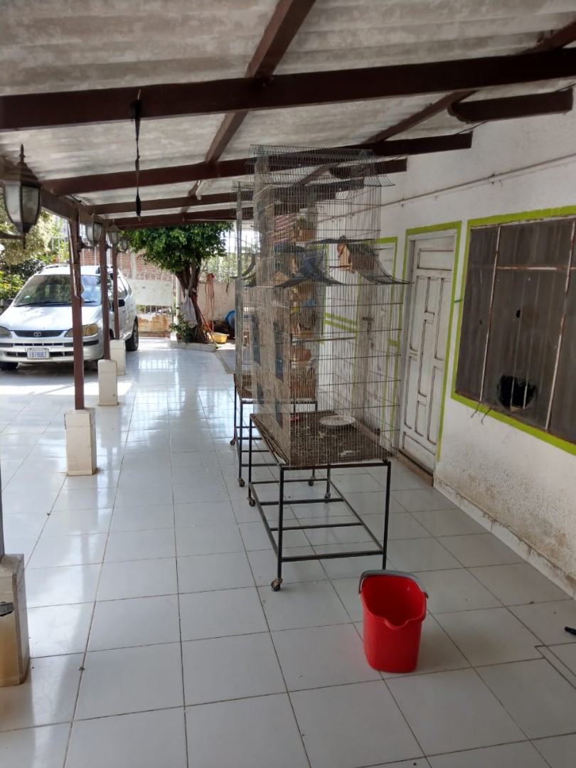 Casa en VentaBarrio Nueva Esperanza
Entre Av. 2 de agosto y Cambodromo  8 dormitorios 3 baños 2 parqueos Foto 9