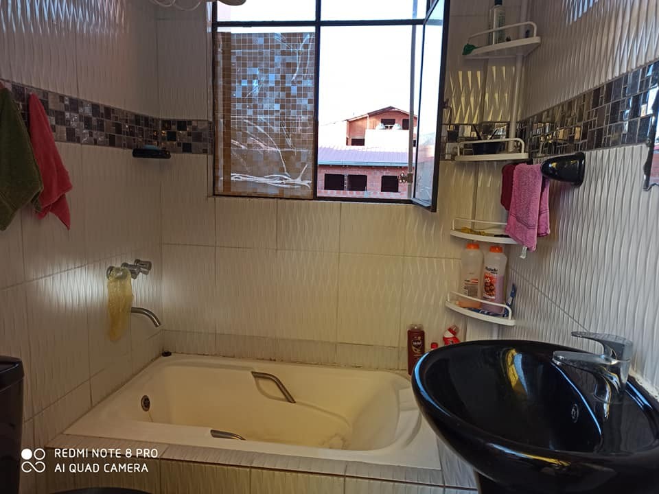 Casa en VentaOportunidad Casa en Venta , Zona Munaypata (CV247) 8 dormitorios 4 baños  Foto 11