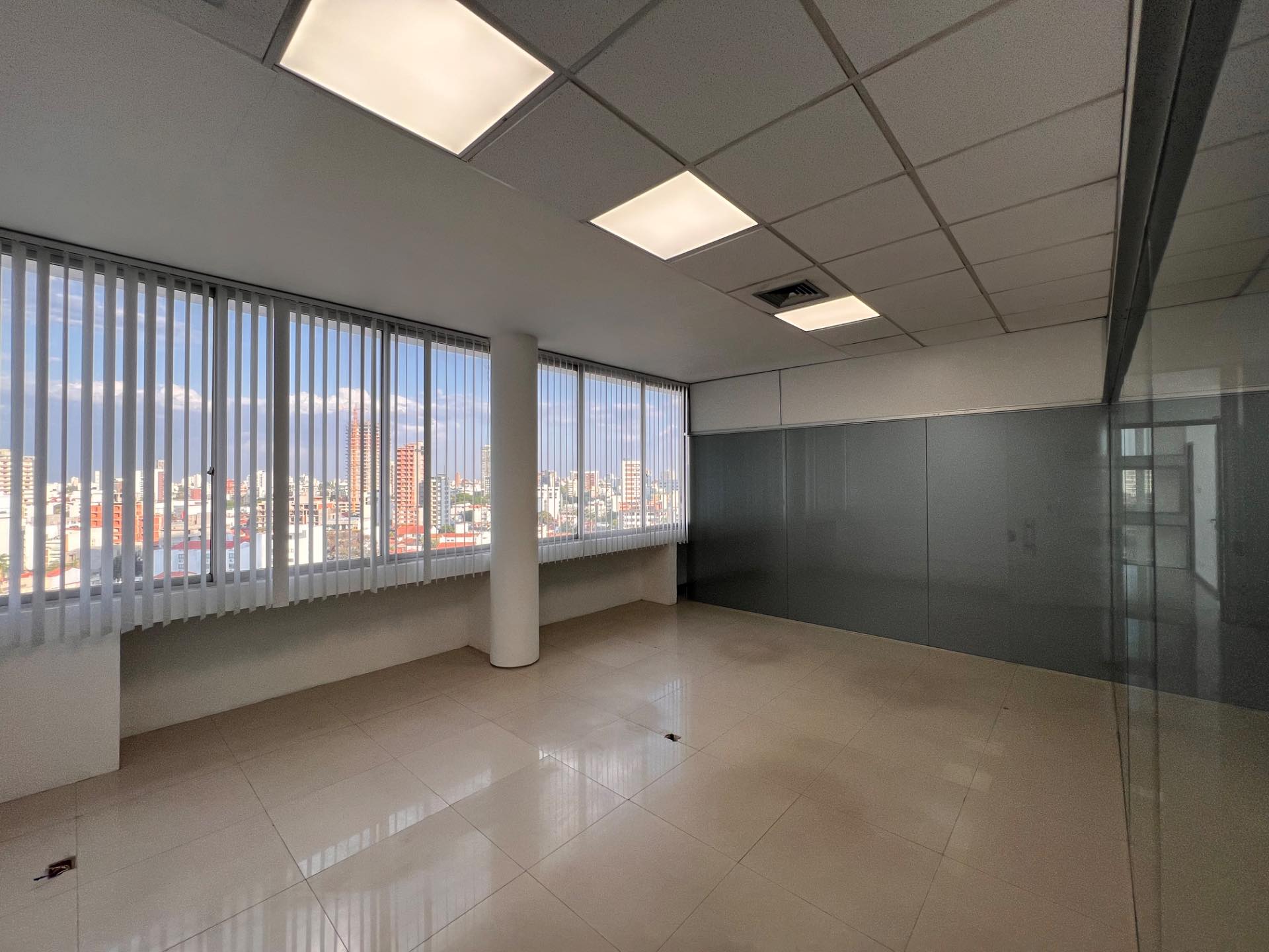 Oficina en AlquilerEdif. Cubo II - Centro Empresarial Foto 1