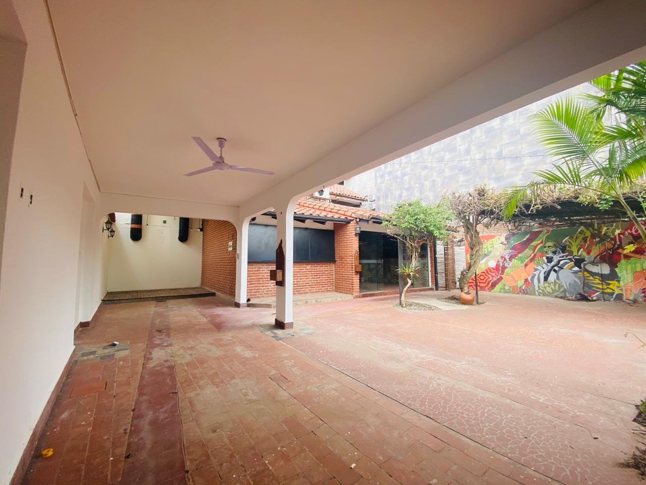 Casa en Sirari en Santa Cruz de la Sierra 5 dormitorios 4 baños 1 parqueos Foto 4