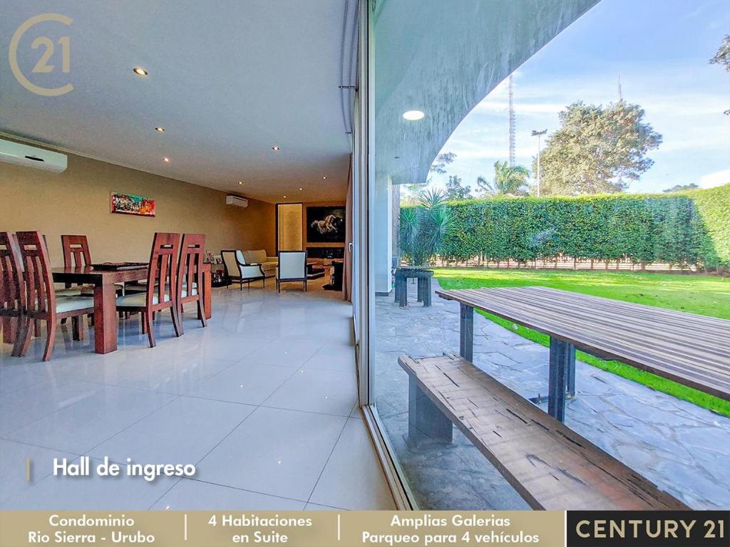 Casa en Urubó en Santa Cruz de la Sierra 4 dormitorios 5 baños 4 parqueos Foto 9