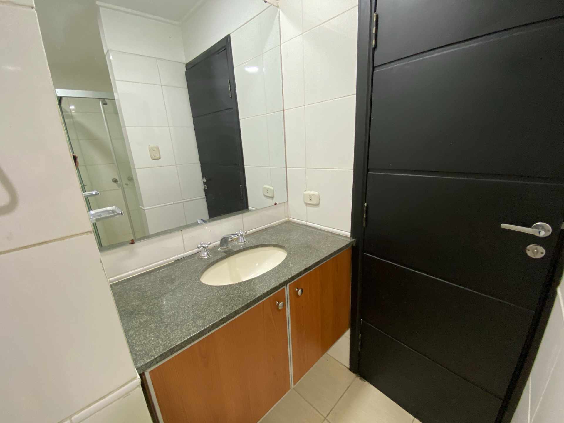 Departamento en AlquilerEdificio San Antonio piso 7. Sobre Av. Banzer casi 3er Anillo.    Foto 14