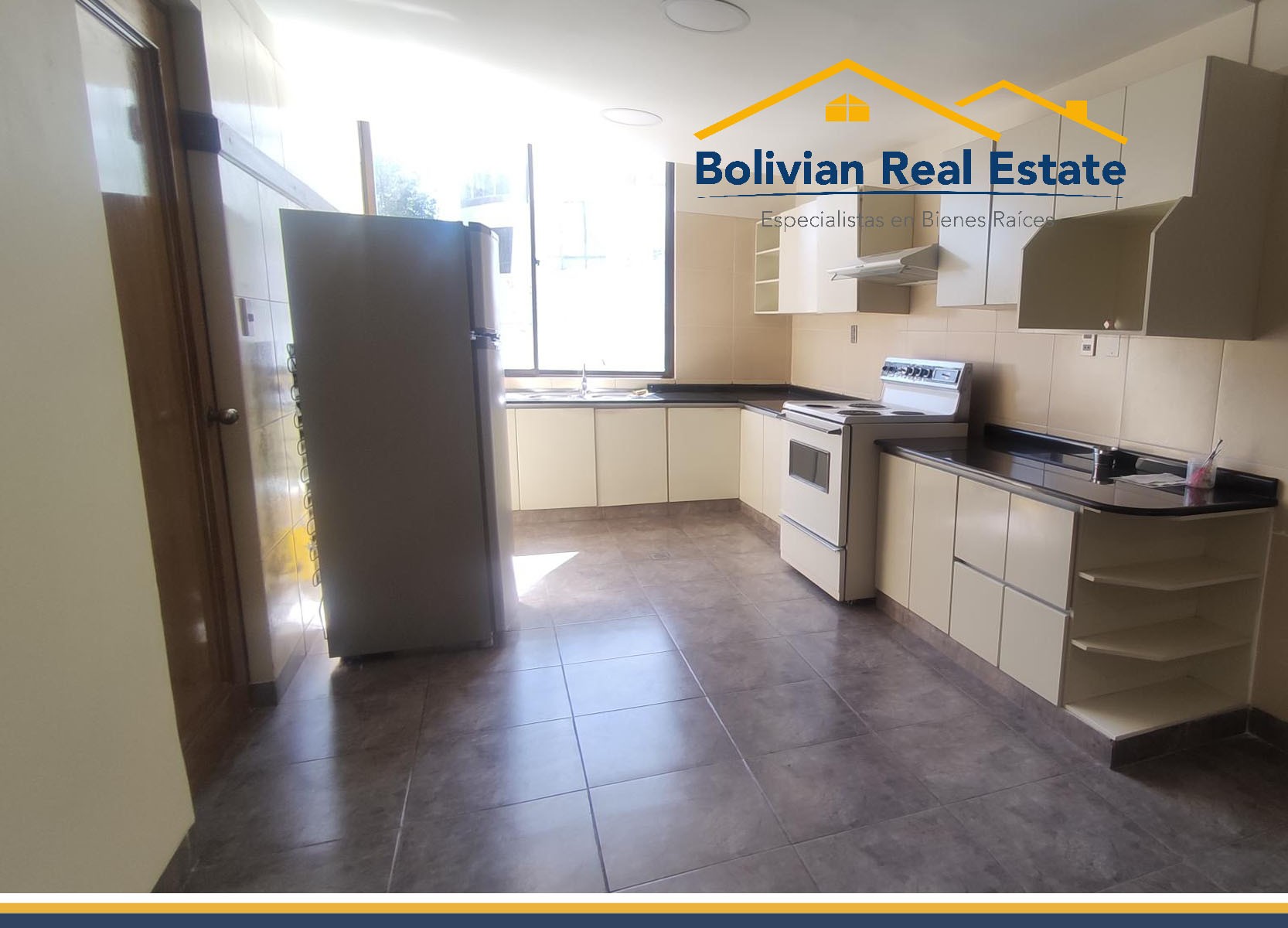 Departamento en VentaCALACOTO A PASOS DE LA AV. BALLIVIAN CALLE 24 EN VENTA BONITO DEPARTAMENTO 3 dormitorios 3 baños 1 parqueos Foto 12