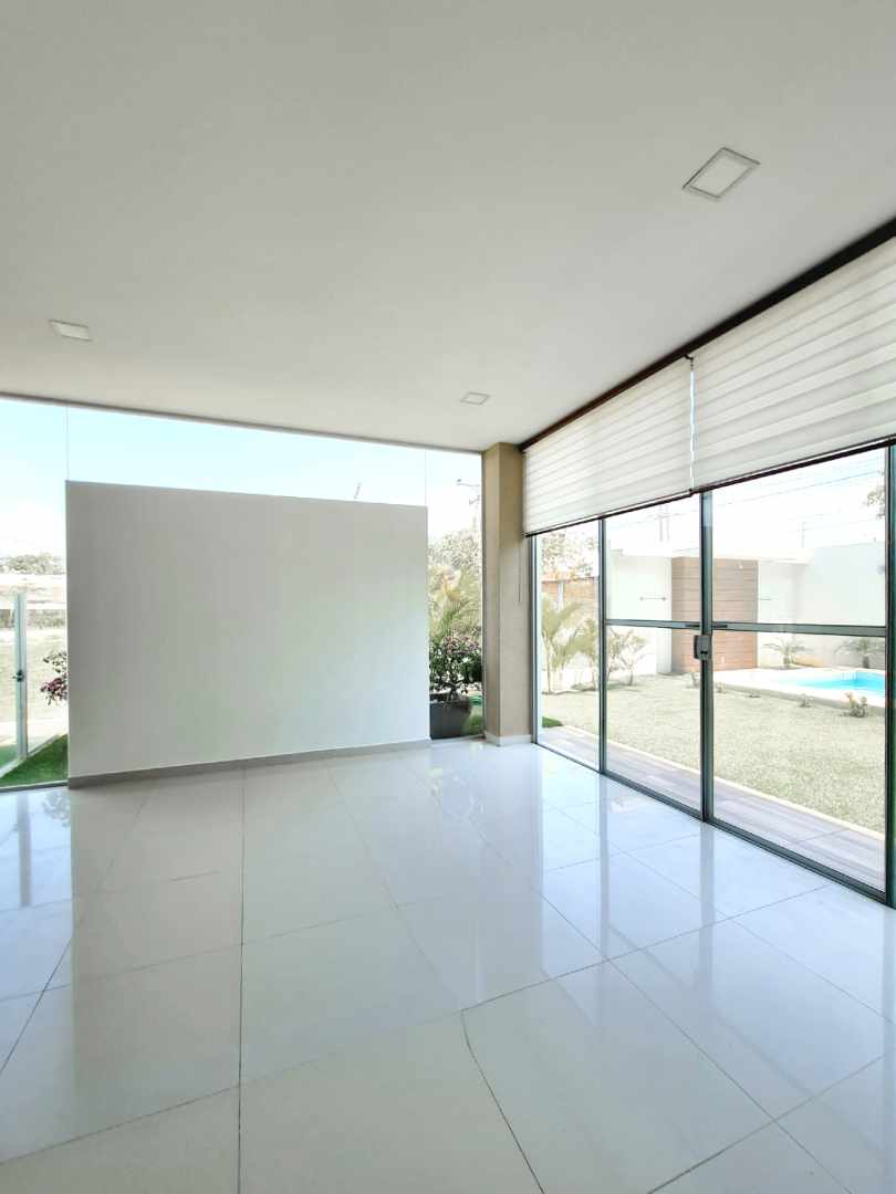 Casa en Urubó en Santa Cruz de la Sierra 4 dormitorios 5 baños 4 parqueos Foto 22