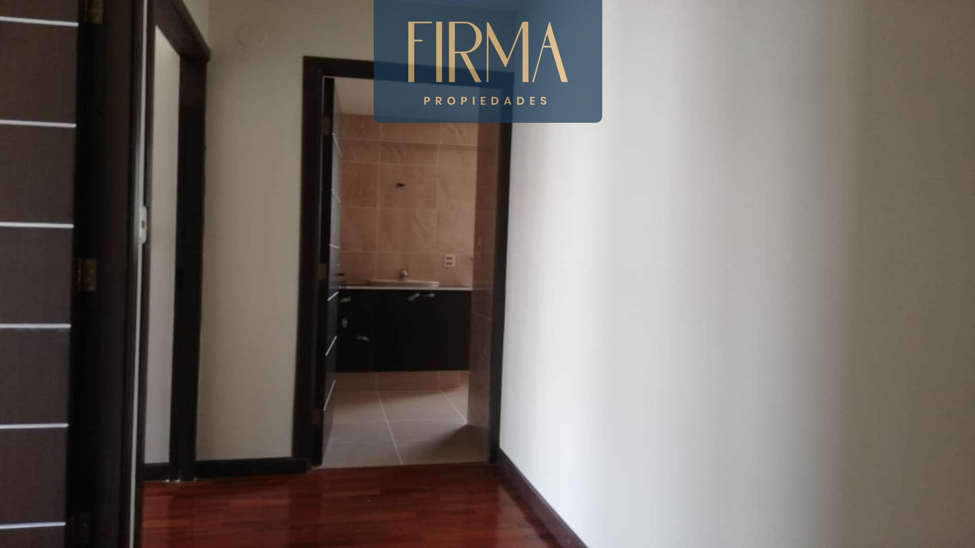 Departamento en AnticréticoAchumani calle 32 2 dormitorios 3 baños  Foto 6