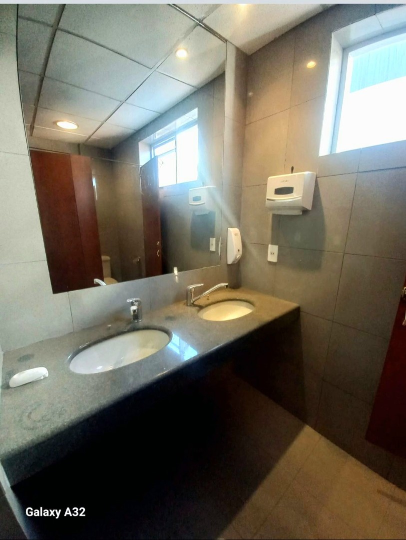 Oficina en Alquiler𝗢𝗙𝗜𝗖𝗜𝗡𝗔 𝗘𝗠𝗣𝗥𝗘𝗦𝗔𝗥𝗜𝗔𝗟 𝗗𝗘 𝗟𝗨𝗝𝗢 𝗘𝗡 𝗖𝗔𝗟𝗔𝗖𝗢𝗧𝗢 – 𝗔𝗩. 𝗕𝗔𝗟𝗟𝗜𝗩𝗜Á𝗡  10 dormitorios 6 baños 2 parqueos Foto 13