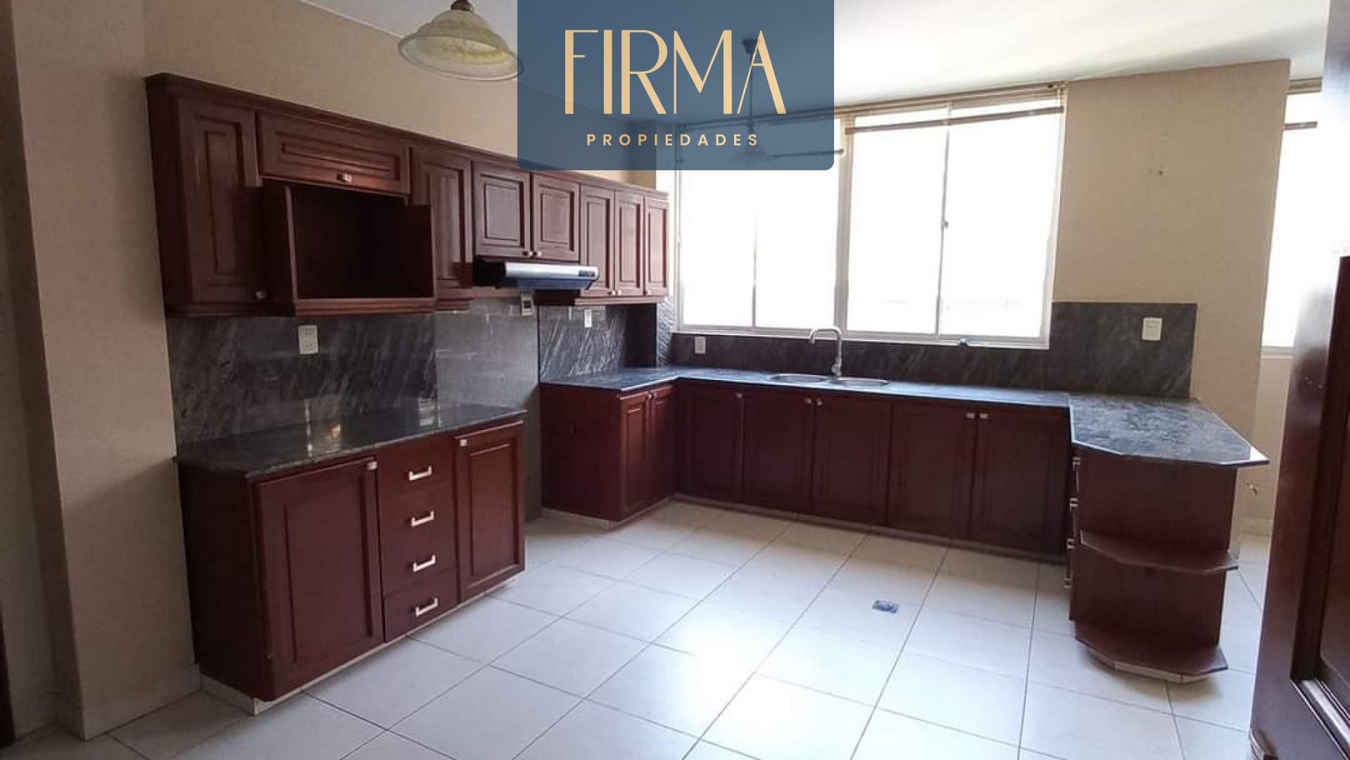 Departamento en Achumani en La Paz 3 dormitorios 3 baños 1 parqueos Foto 3