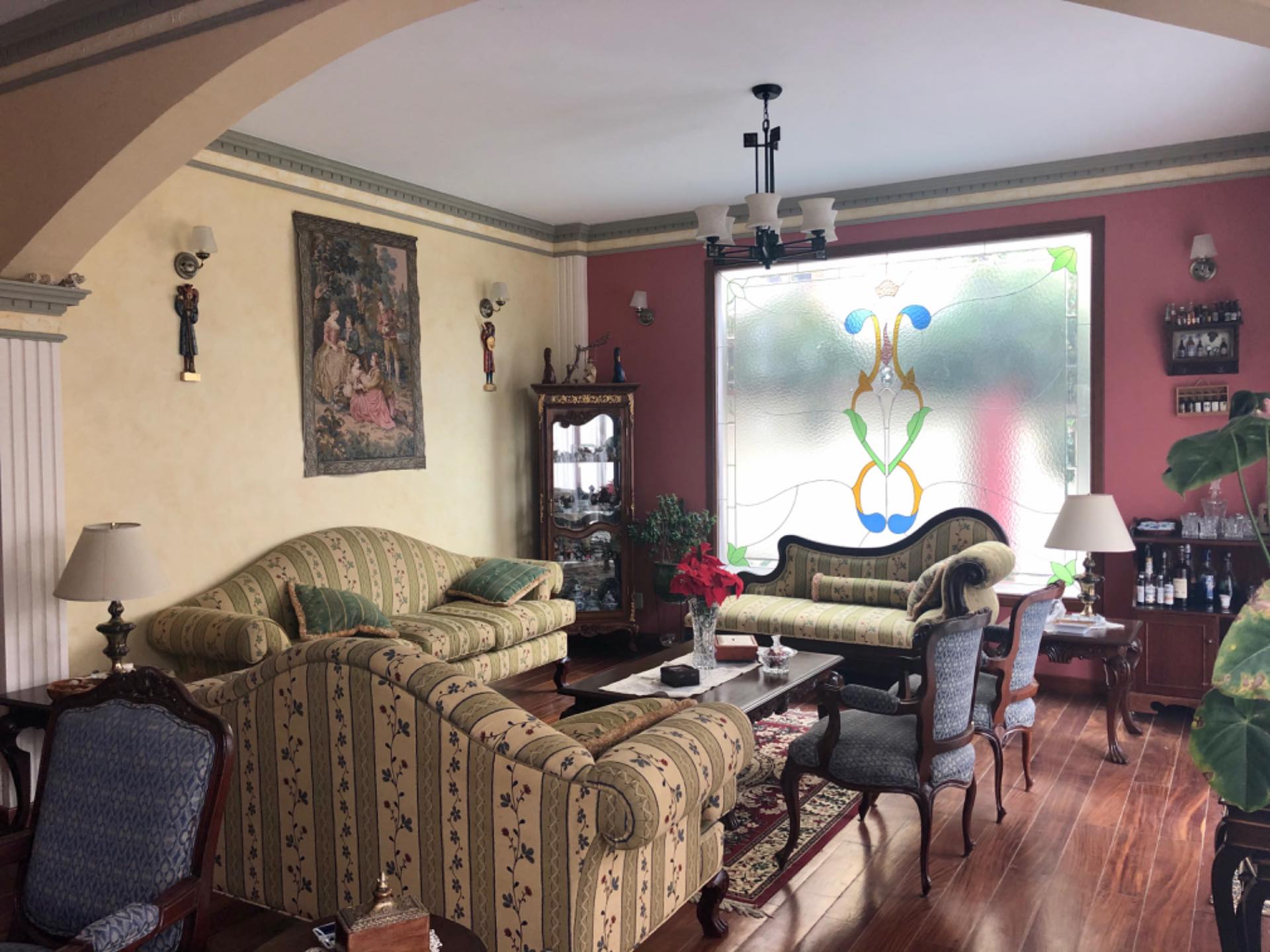 Casa en Irpavi en La Paz 3 dormitorios 4 baños 3 parqueos Foto 1