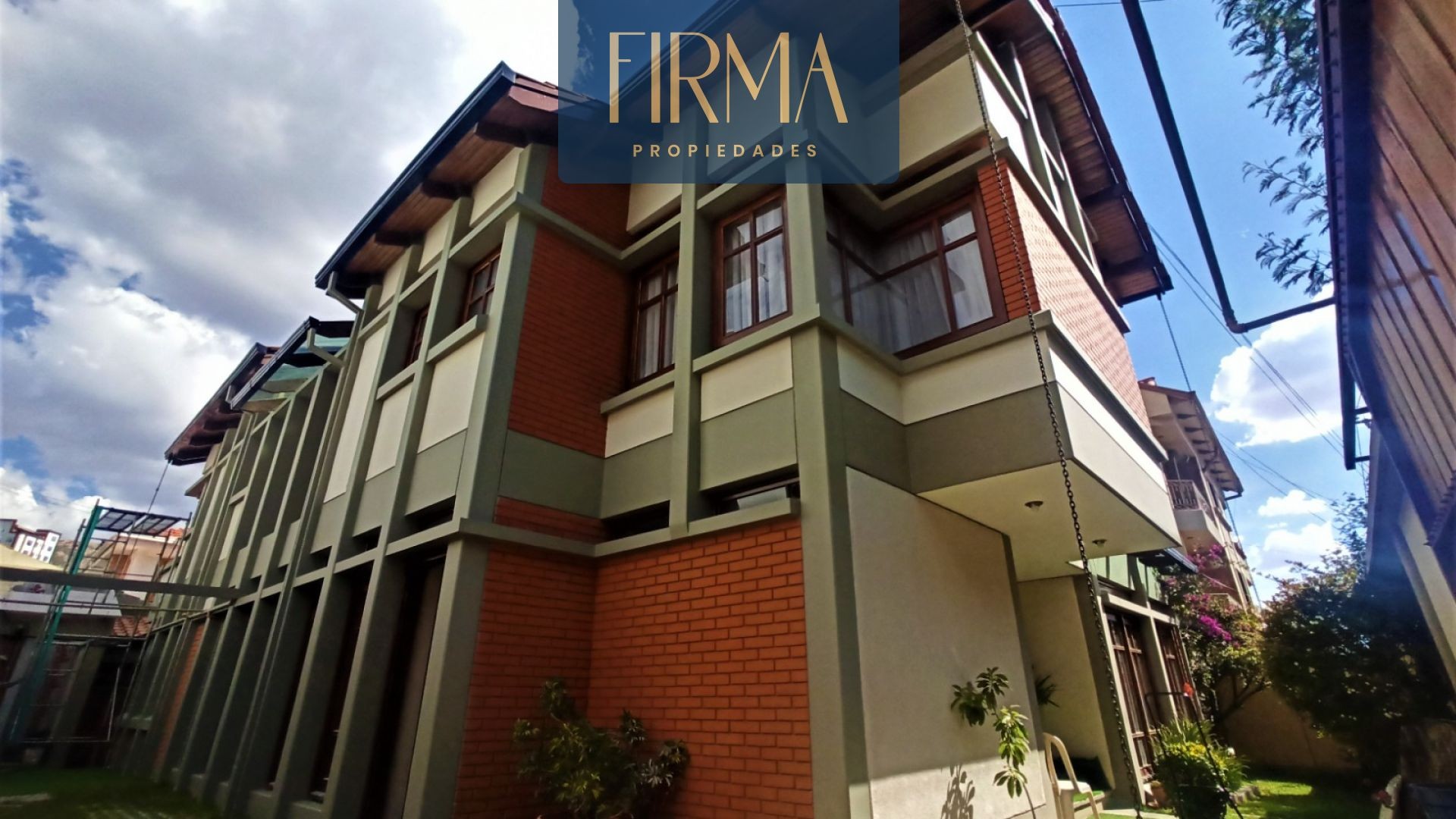 Casa en Calacoto en La Paz 4 dormitorios 5 baños 3 parqueos Foto 1