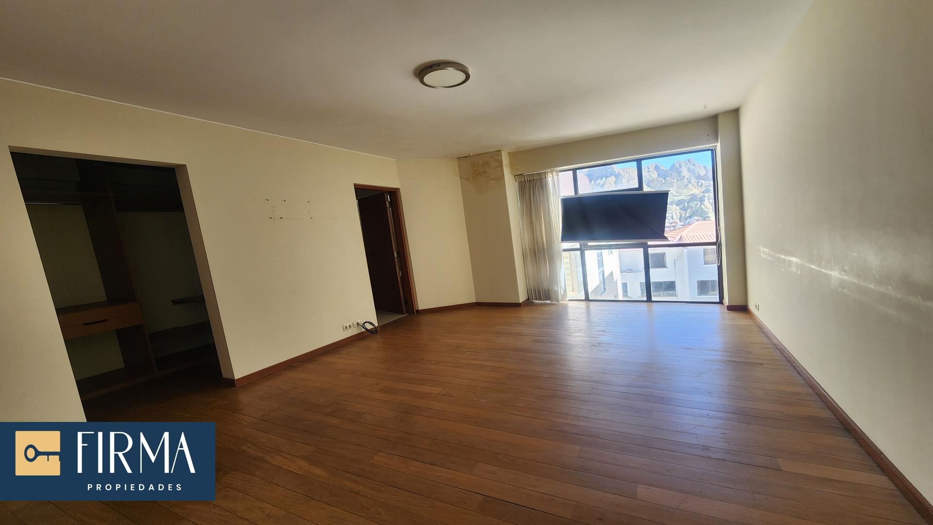 Departamento en Achumani en La Paz 4 dormitorios 5 baños 2 parqueos Foto 12