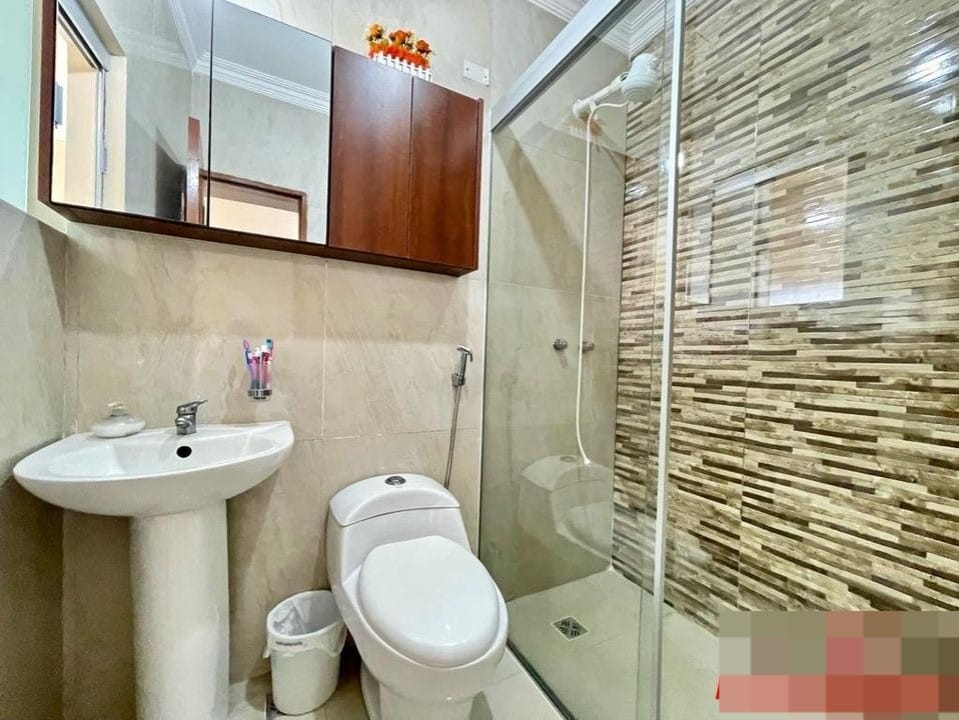 Casa en Entre 8vo y 9no anillo Norte en Santa Cruz de la Sierra 4 dormitorios 3 baños 2 parqueos Foto 11