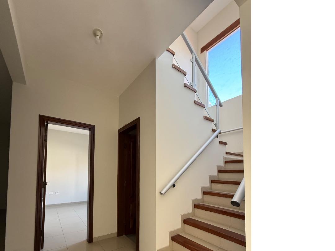 Casa en Urubó en Santa Cruz de la Sierra 4 dormitorios 3 baños 3 parqueos Foto 11