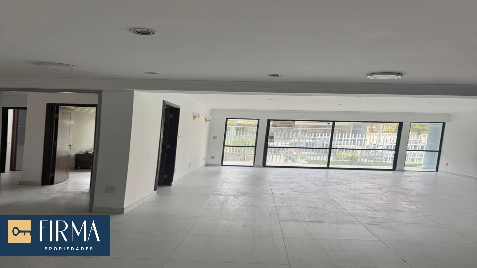 Oficina en AlquilerOFICINA EN ALQUILER, CALLE 21 DE CALACOTO EN PLANTA BAJA A LA CALLE Foto 2