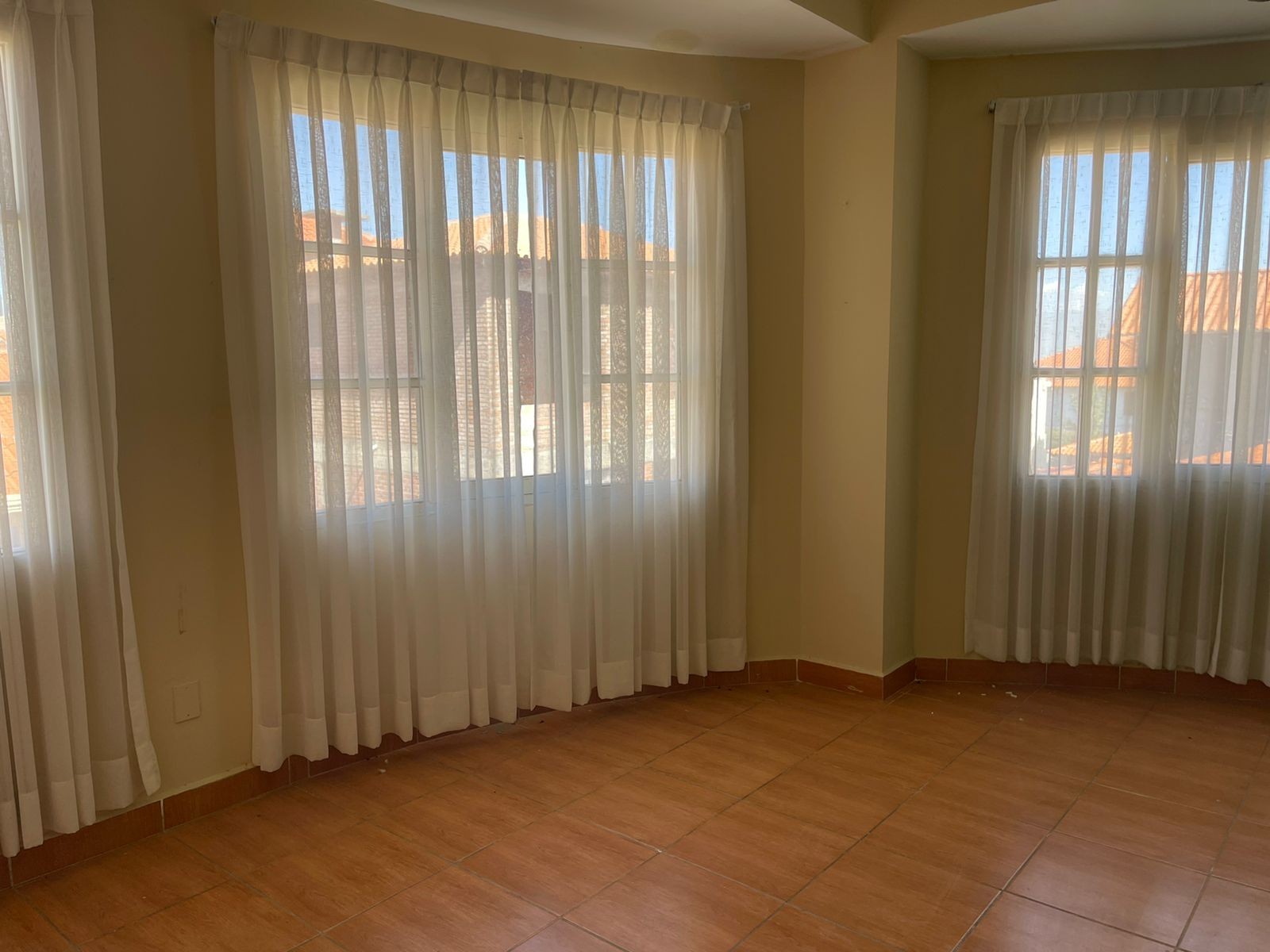 Casa en Sacaba en Cochabamba 4 dormitorios 4 baños 3 parqueos Foto 9