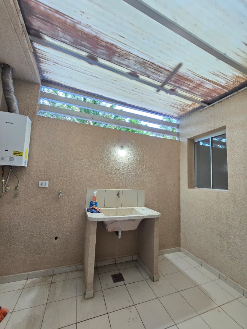 Casa en VentaAv. Banzer km 7, Condominio Sevilla Los Bosques – Zona Norte, Santa Cruz 4 dormitorios 2 baños 2 parqueos Foto 13