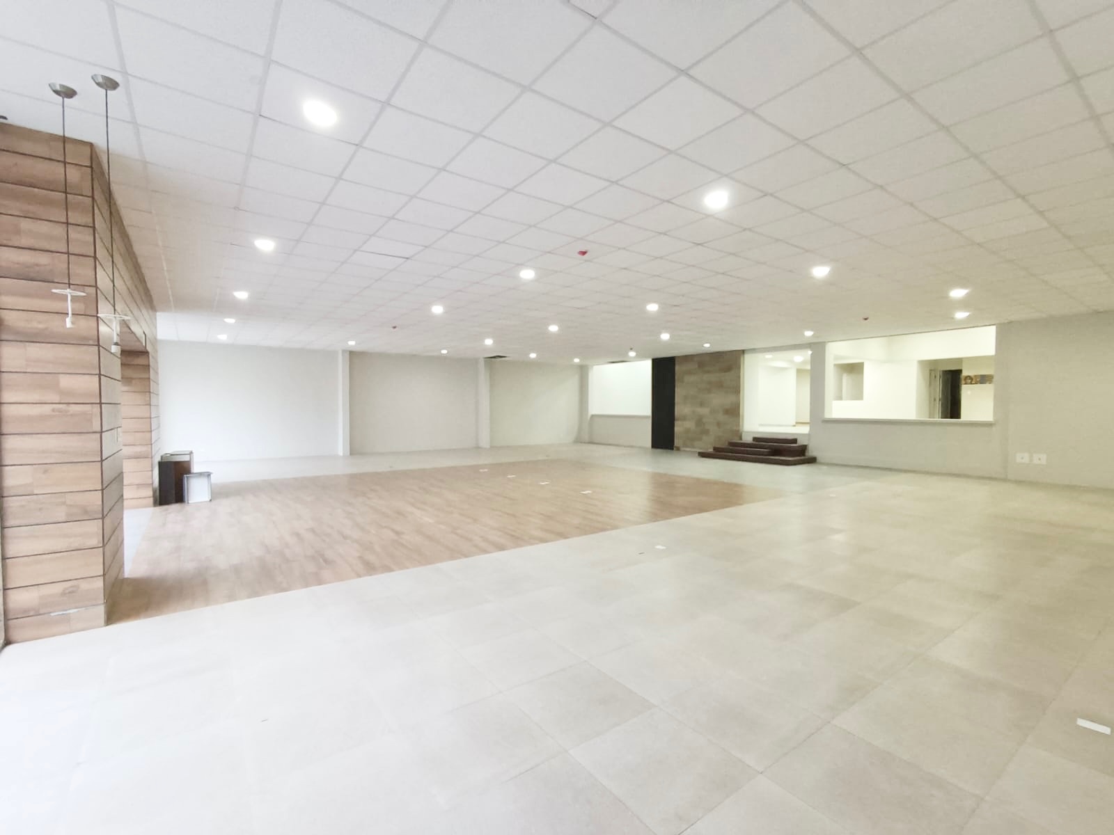 Casa en AlquilerCASA PARA NEGOCIO U OFICINA, EN ALQUILER, CALACOTO  3 dormitorios 3 baños 8 parqueos Foto 3