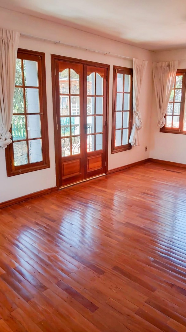 Casa en AlquilerELEGANTE CASA EN ALQUILER EN CALACOTO - IDEAL PARA EMBAJADAS 4 dormitorios 6 baños 4 parqueos Foto 4