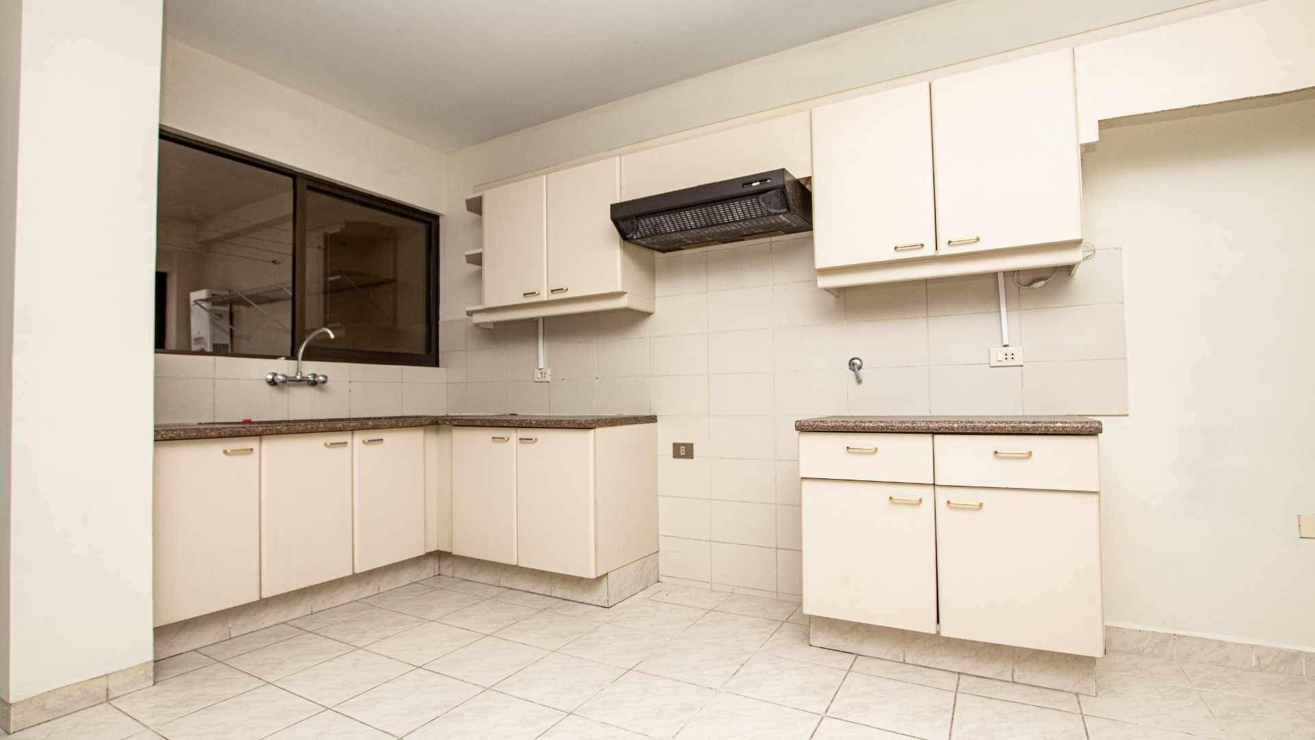 Departamento en AlquilerAv. Melchor Urquidi, Edificio Palmas II #1175 - Noreste Foto 8