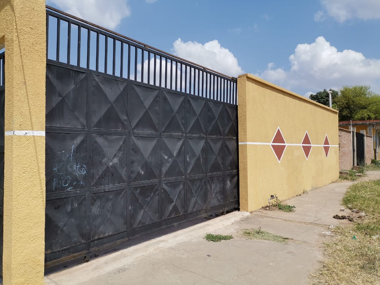 Casa en VentaAVENIDA LA CAMPANA  UNA CUADRA ANTES DEL 8VO ANILLO Y DOS CUADRAS DEL MERCADO LA CAMPANA Foto 14