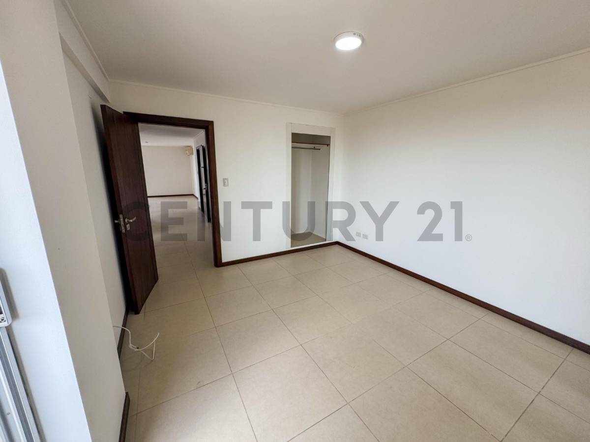 Departamento Urbari, 2 cuadras del 2do anillo Foto 6