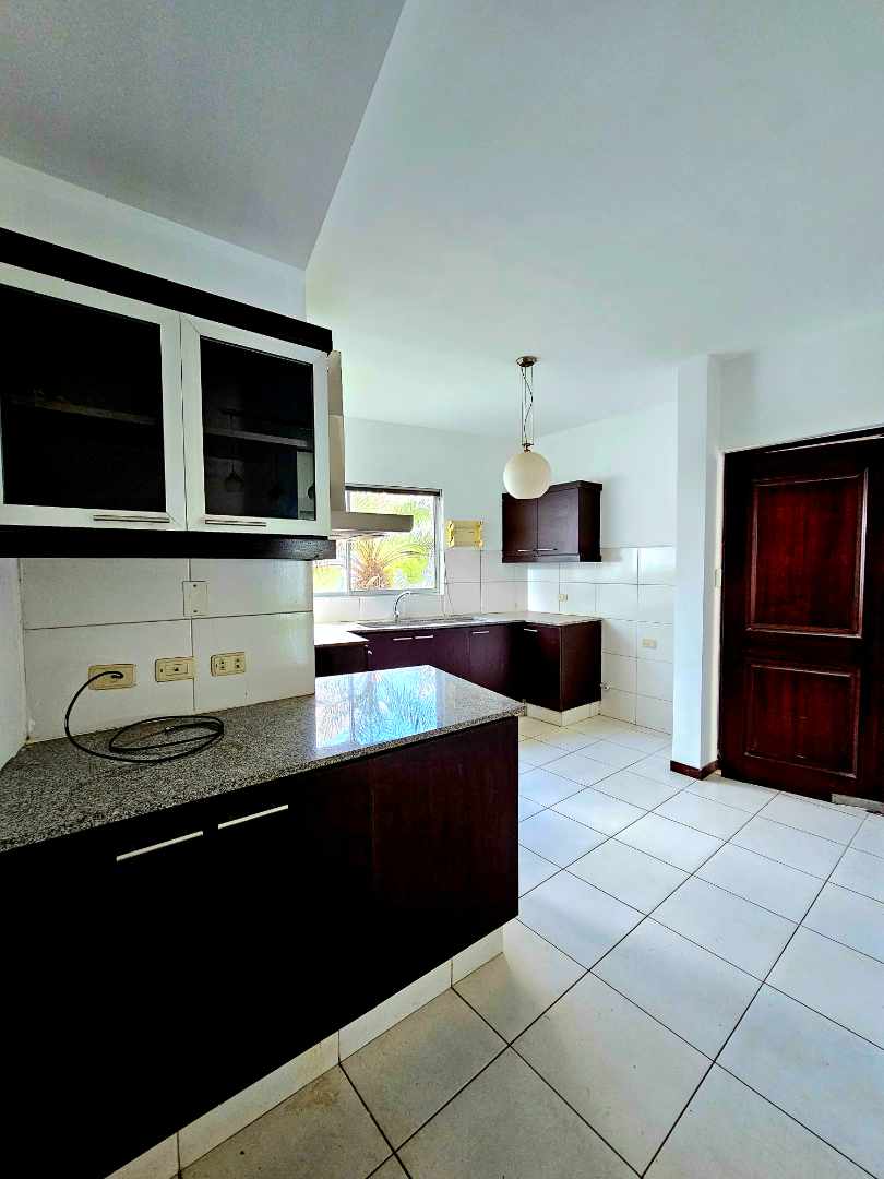 Casa en Entre 5to y 6to anillo Norte en Santa Cruz de la Sierra 3 dormitorios 3 baños 2 parqueos Foto 20