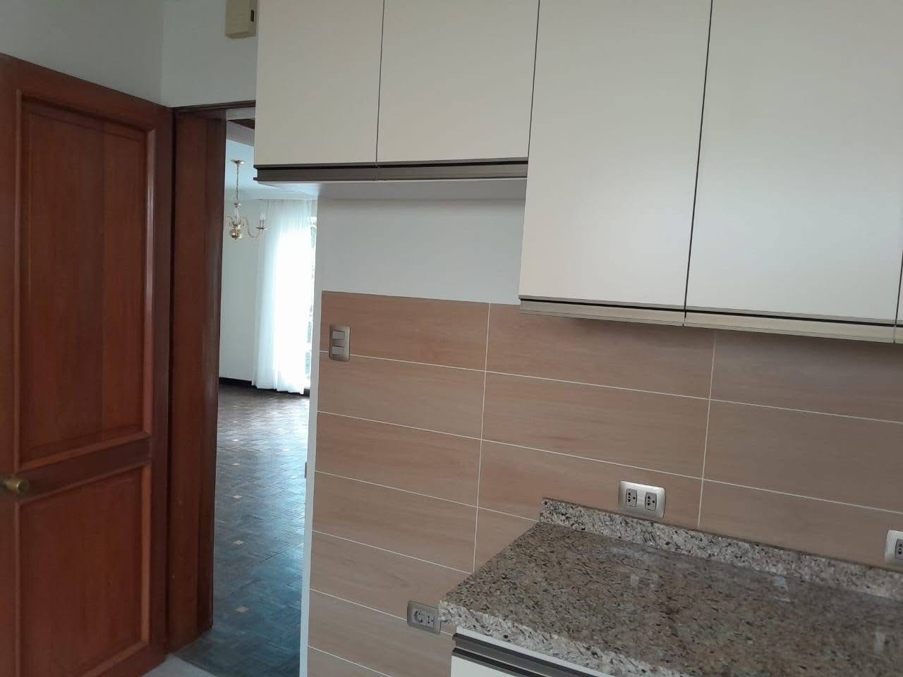 Casa en Alquiler
CASA IMPECABLE 
EN ALQUILER 3 dormitorios 2 baños 3 parqueos Foto 10