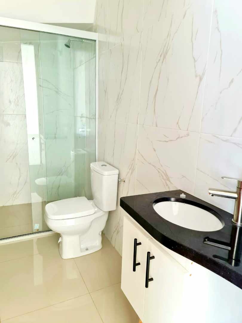 Casa Zona Norte 
km 8½ Banzer (Zona Col. Cambridge)
Condominio Las Palmeras 2 Foto 25