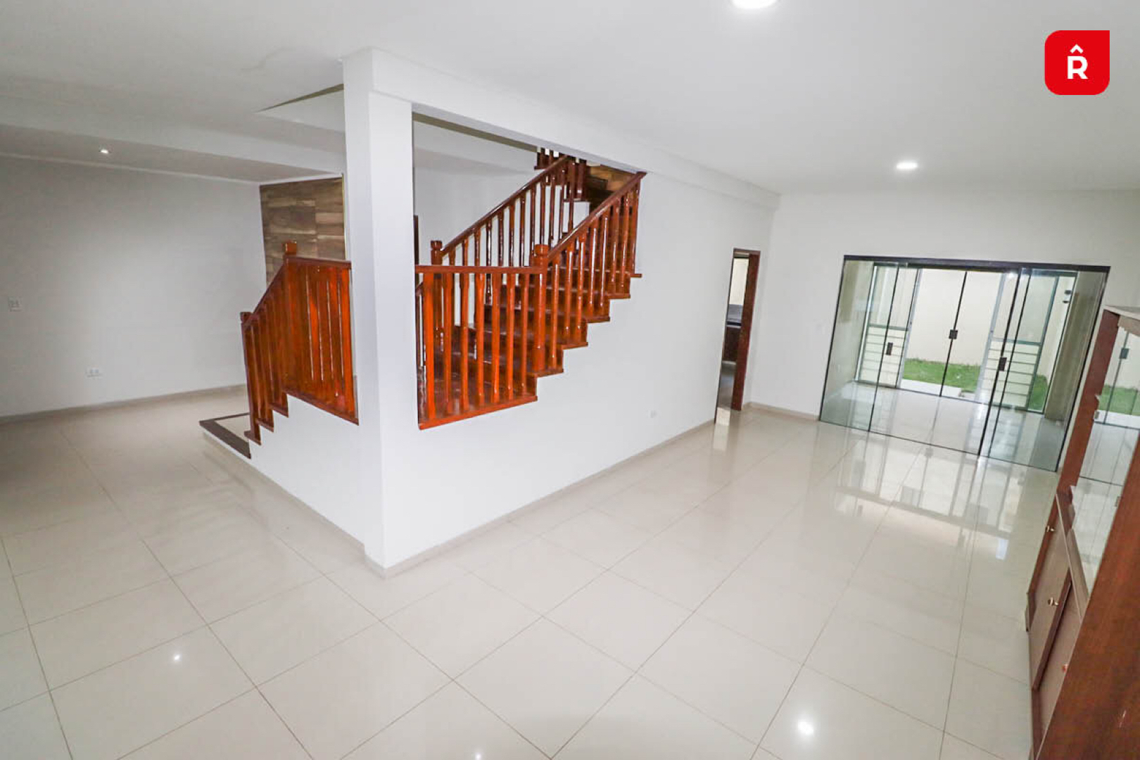 Casa en Entre 7mo y 8vo anillo Norte en Santa Cruz de la Sierra 4 dormitorios 6 baños 2 parqueos Foto 4