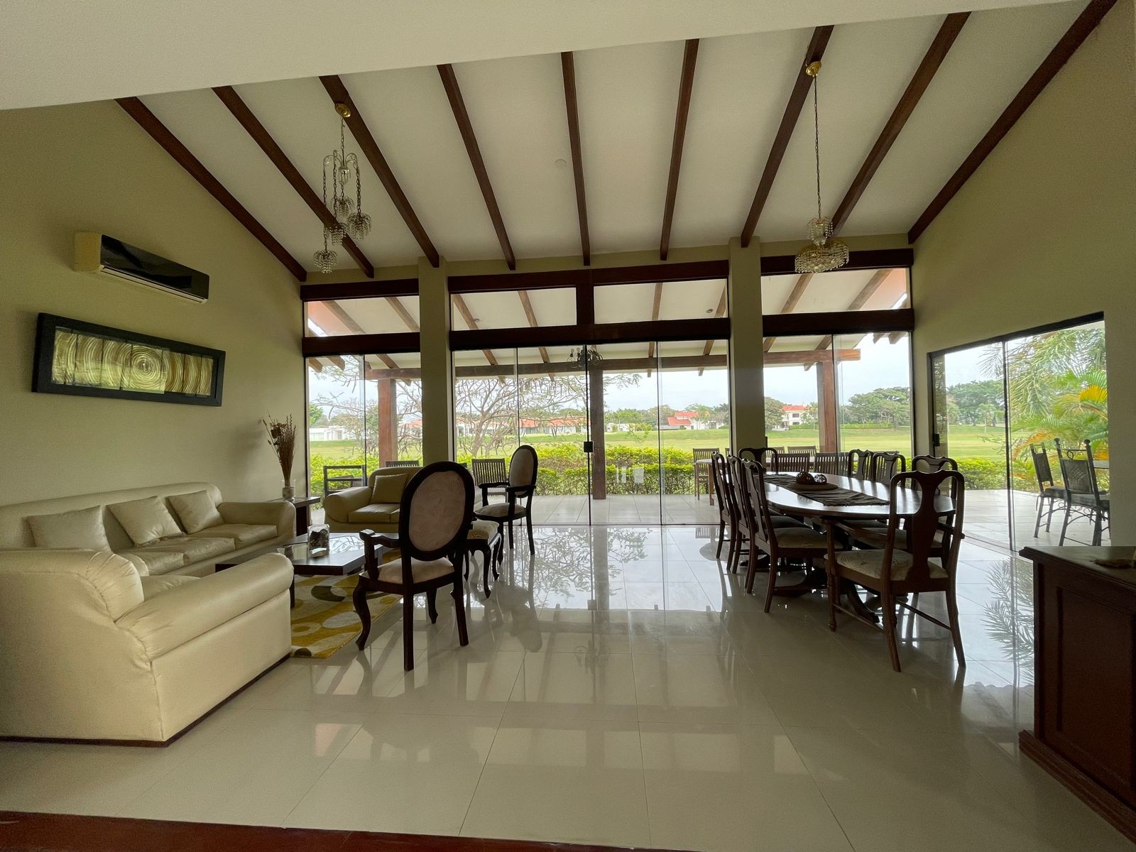 Casa en VentaZona Norte
Condominio Polo Country 5 dormitorios 6 baños 4 parqueos Foto 15