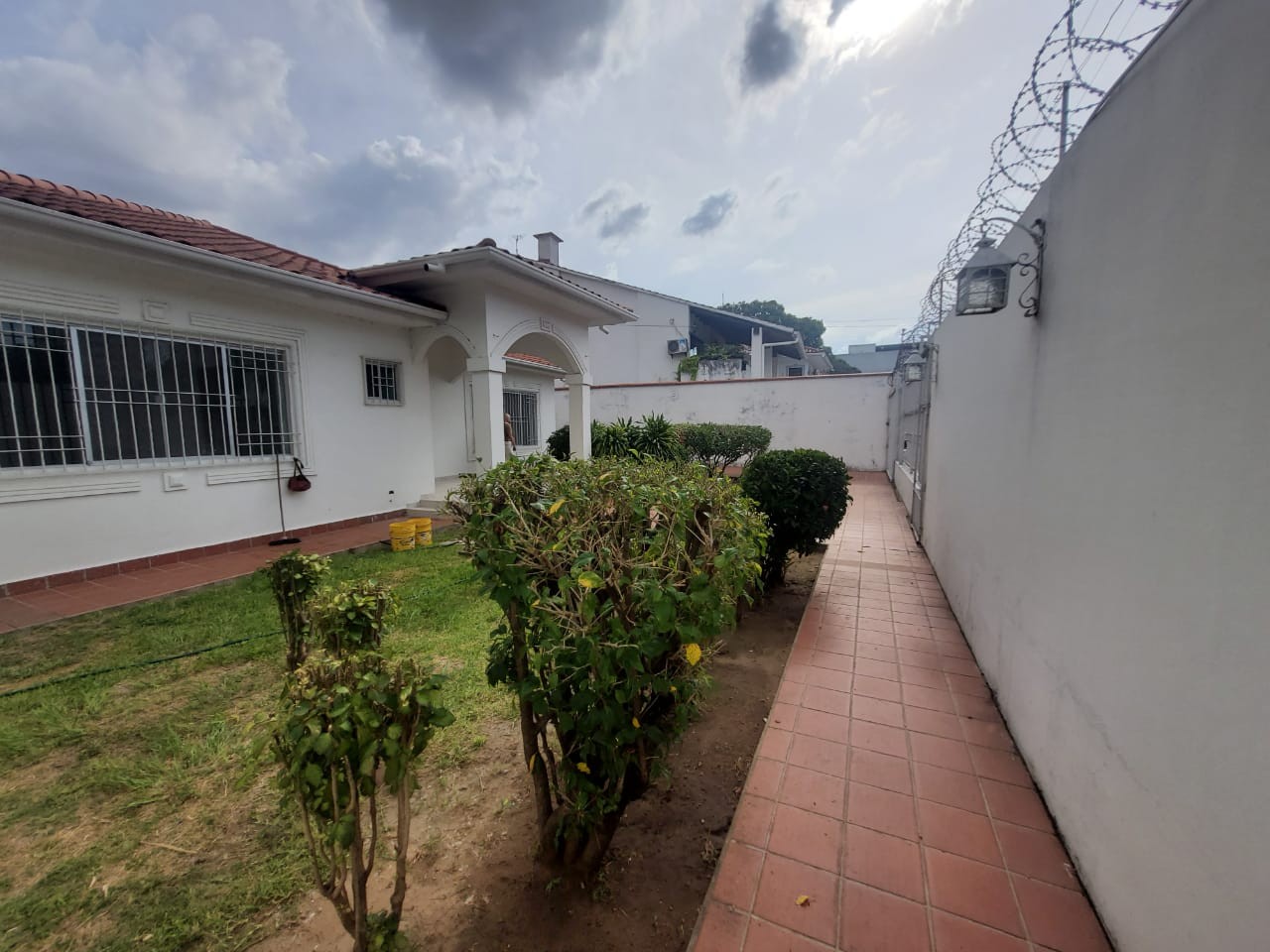 Casa en VentaAv. Las Américas Casa en venta o alquiler Foto 8