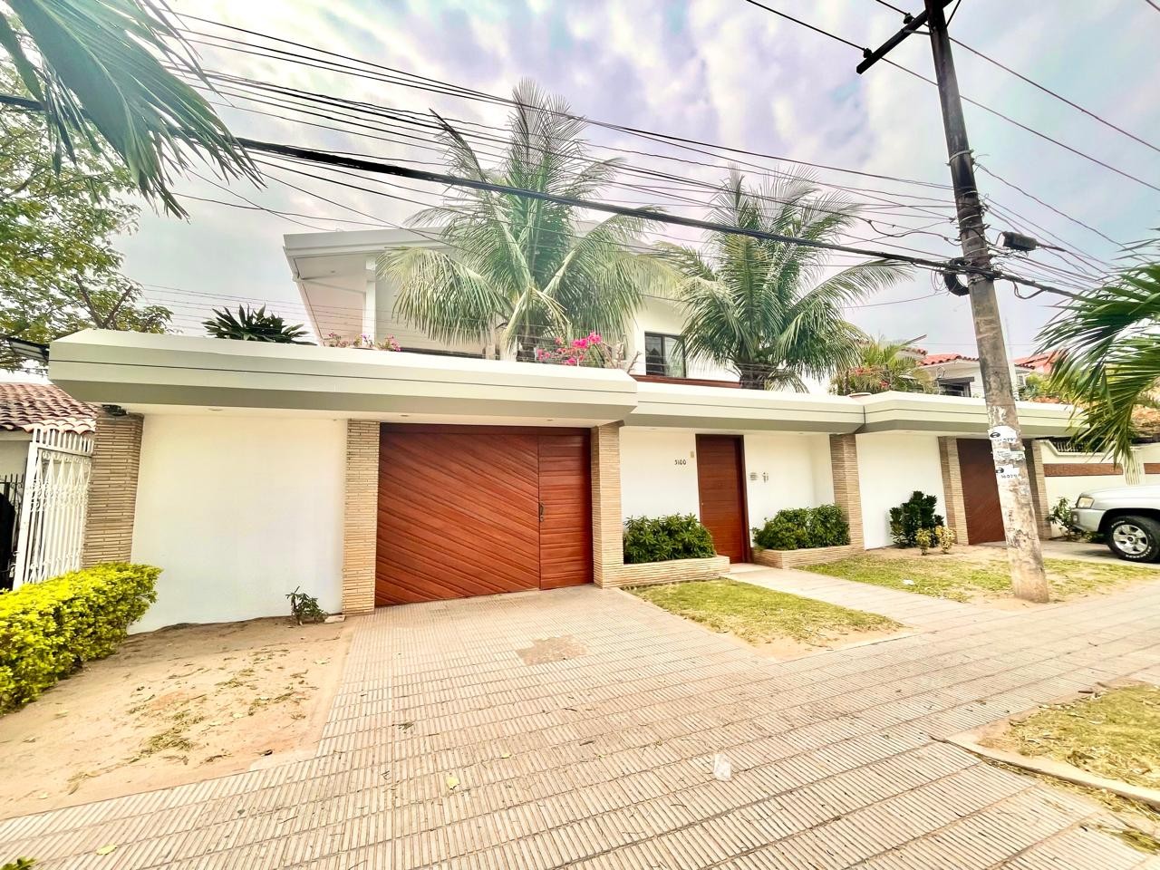 Casa en AlquilerAv. Alemana y 3er. Anillo Externo, Zona Norte Foto 2