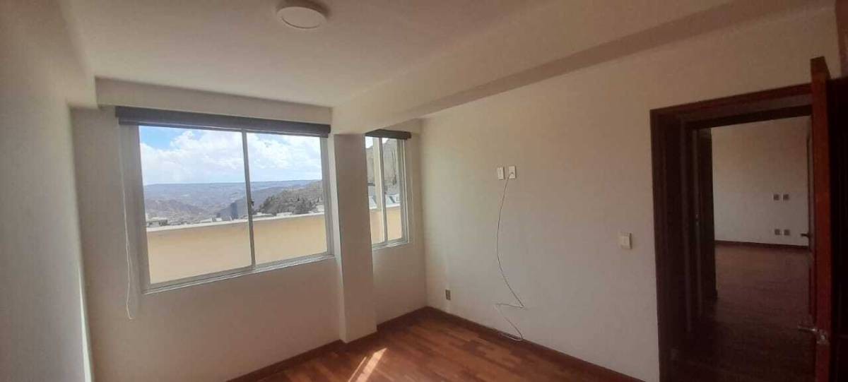 Departamento en VentaACHUMANI, CALLE 32 3 dormitorios 4 baños 1 parqueos Foto 6