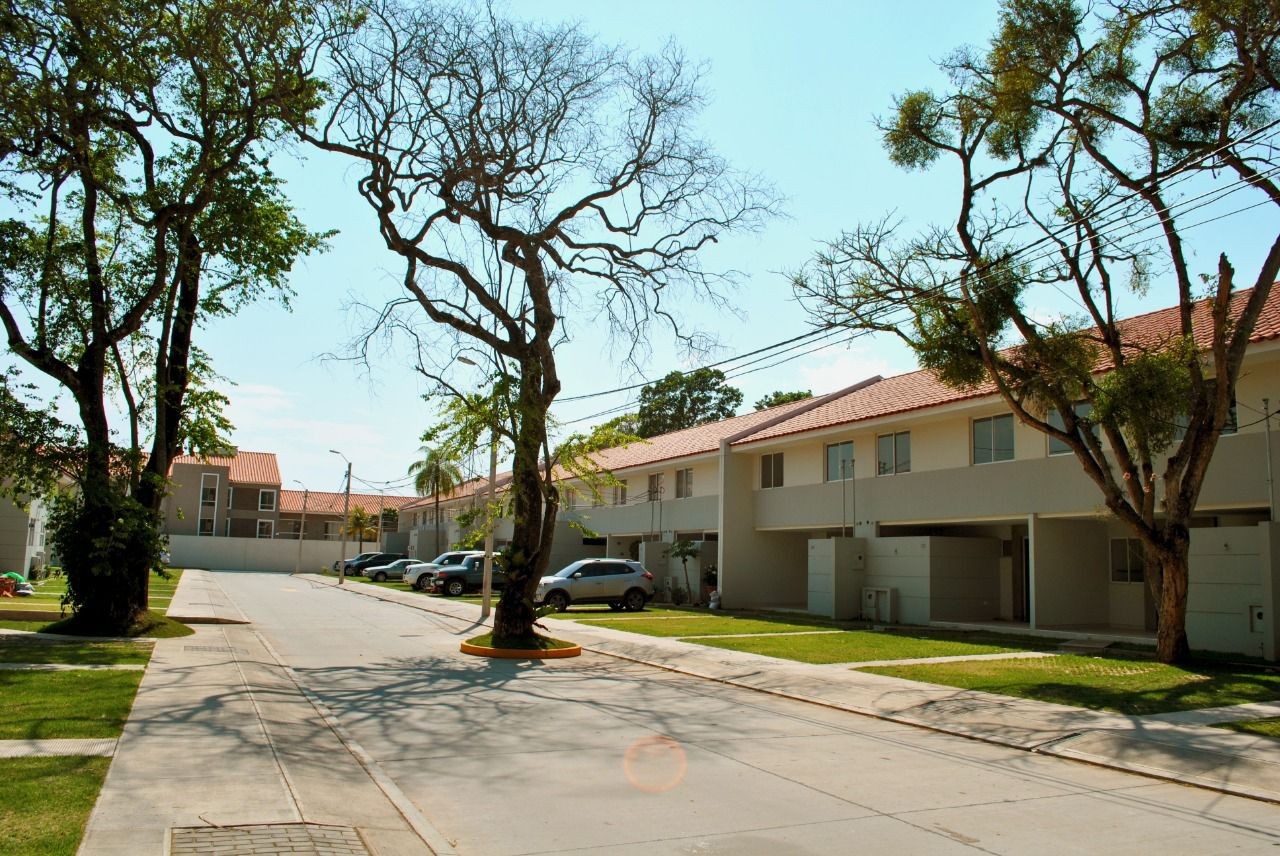 Casa en Alquiler📍CASA EN ALQUILER 
  CONDOMINIO PALMAS DEL OESTE II
Av. Piraí entre 6to y 7mo Anillo

 Foto 18