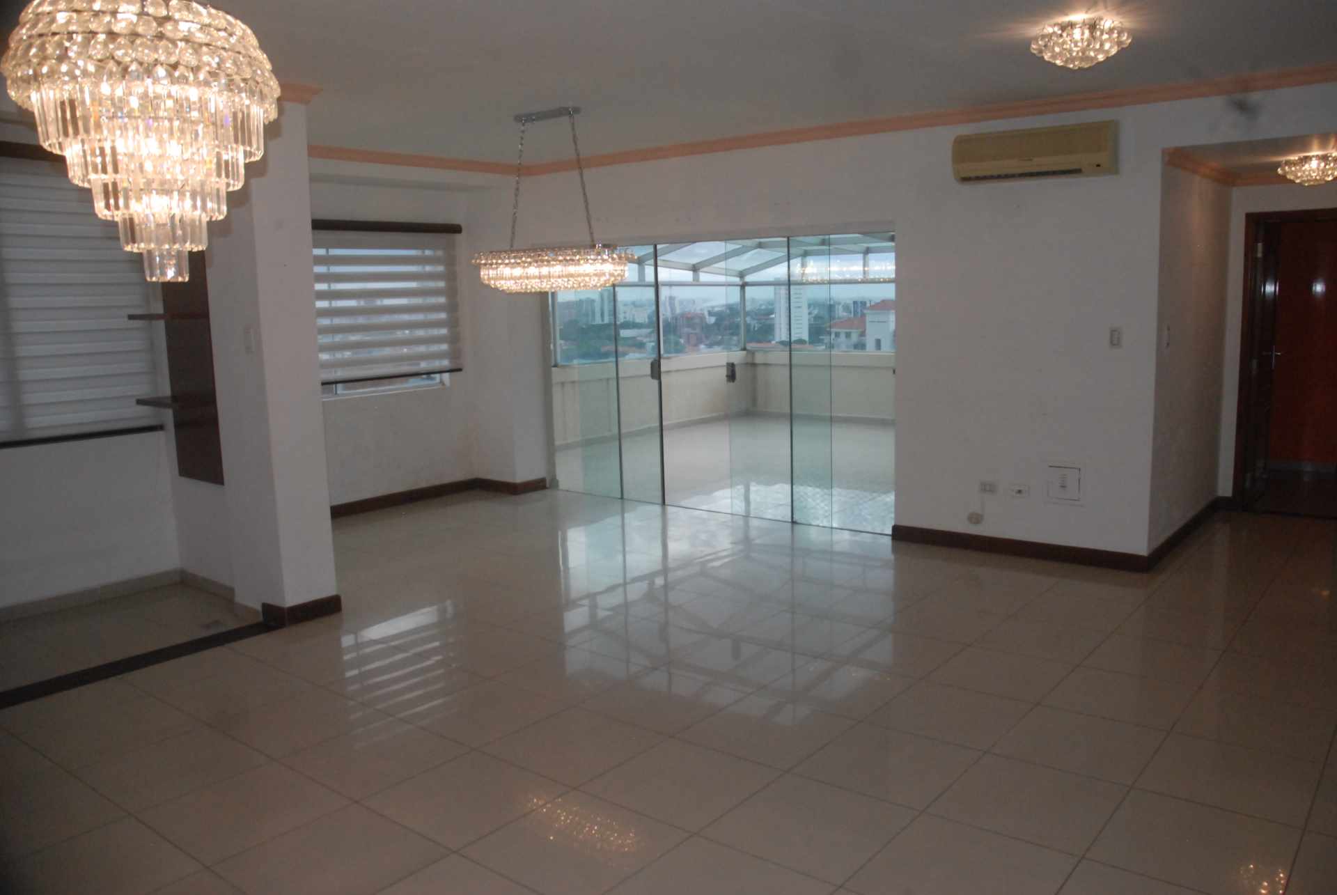 Departamento en Venta Z/ Norte, cerca plaza del Estudiante, HERMOSO PENTHOUSE 3D 200M2 Foto 7