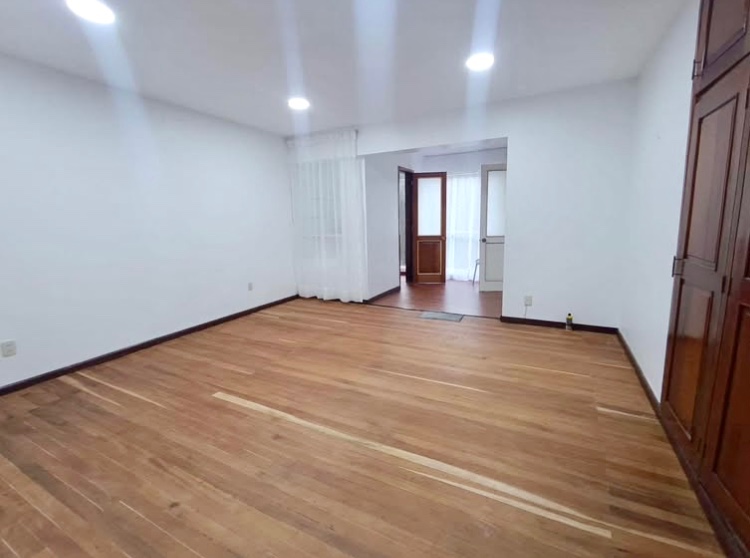 Casa en AlquilerCASA OFICINA EN ALQUILER 3 dormitorios 3 baños 1 parqueos Foto 4