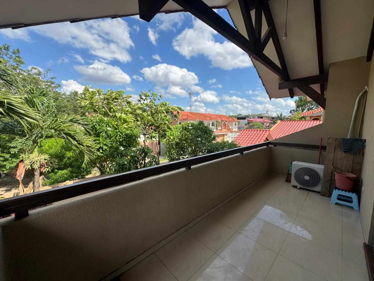 Casa en Entre 4to y 5to anillo Norte en Santa Cruz de la Sierra 3 dormitorios 3 baños 4 parqueos Foto 11