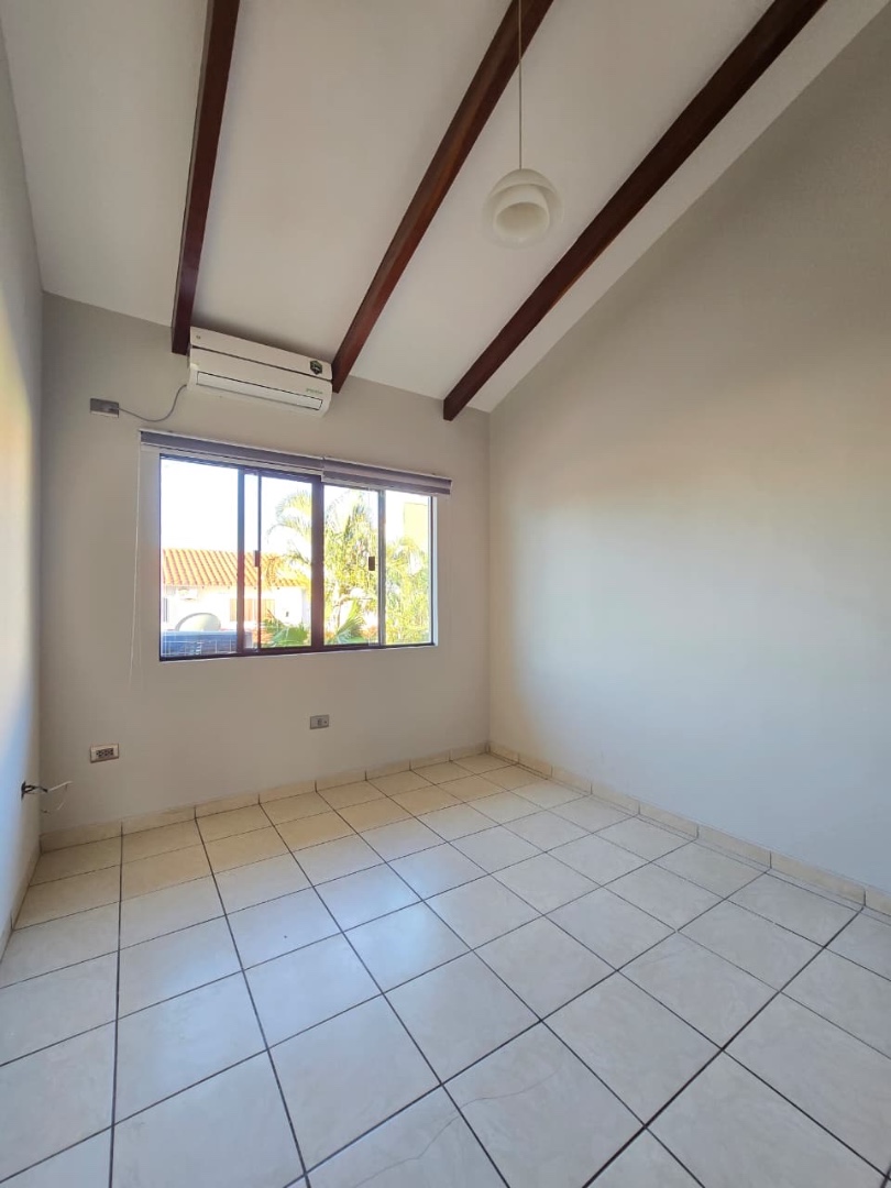 Casa en Entre 4to y 5to anillo Norte en Santa Cruz de la Sierra 4 dormitorios 3 baños 2 parqueos Foto 15