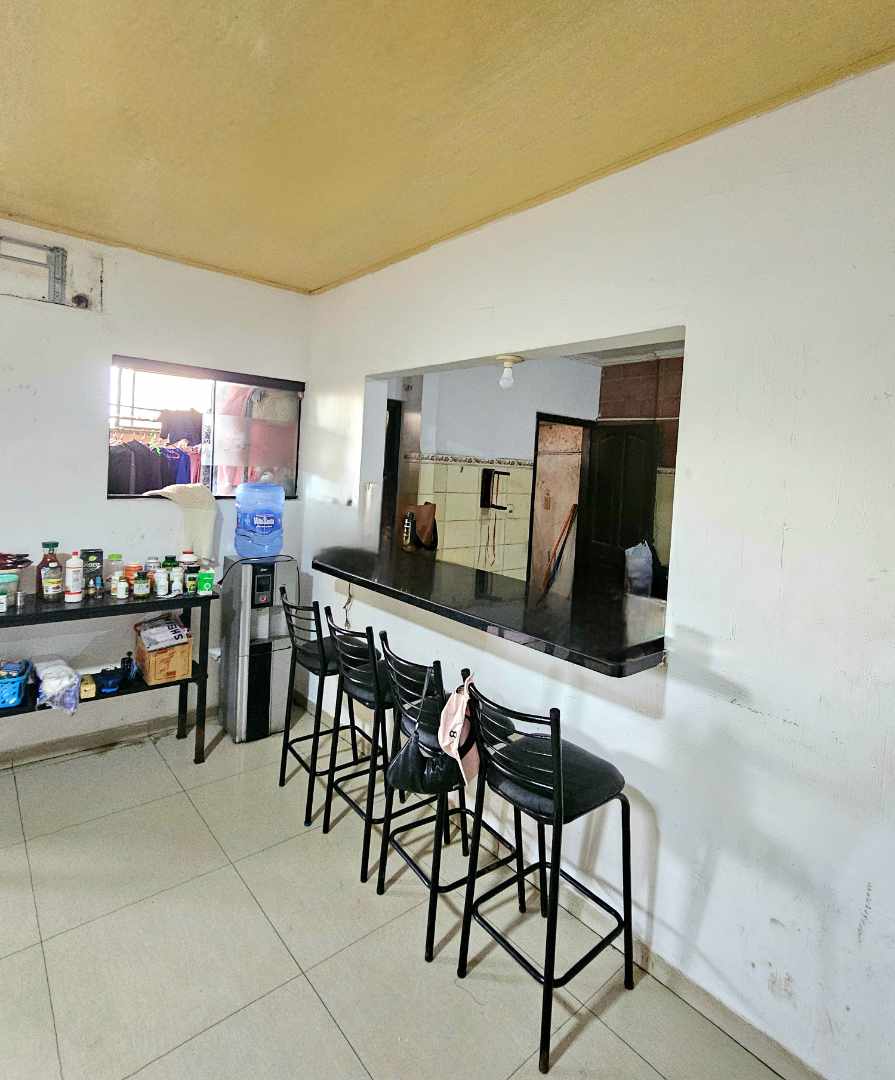 Casa en Entre 3er y 4to anillo Norte en Santa Cruz de la Sierra 4 dormitorios 3 baños  Foto 13