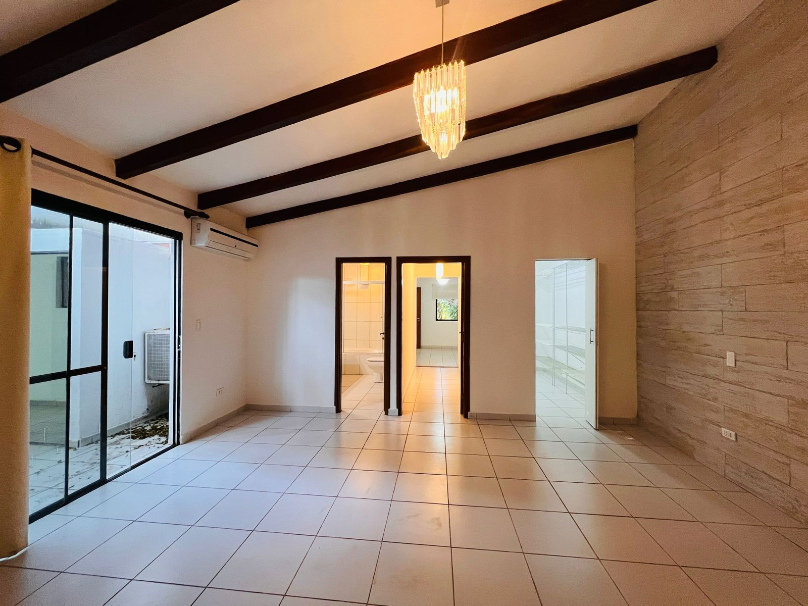 En Alquiler a $us 1,600 Foto 17