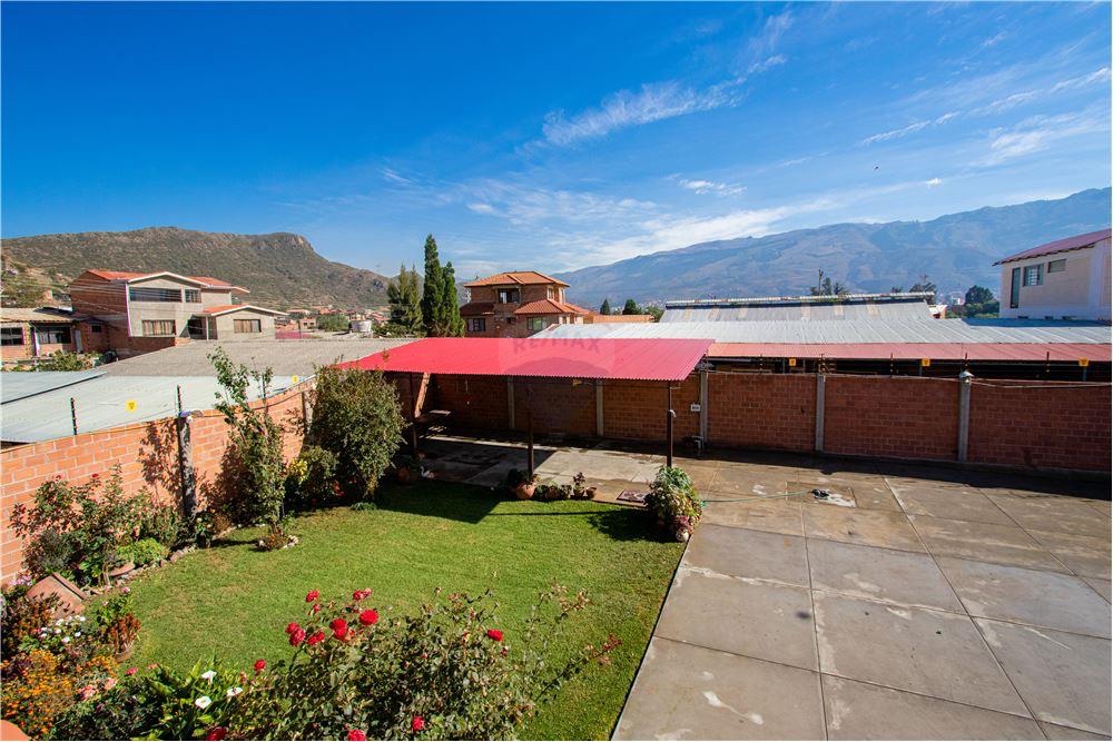 Casa en Sacaba en Cochabamba 6 dormitorios 4 baños 5 parqueos Foto 11