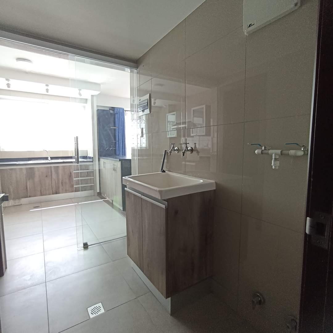 Departamento en Calacoto en La Paz 2 dormitorios 3 baños 1 parqueos Foto 4