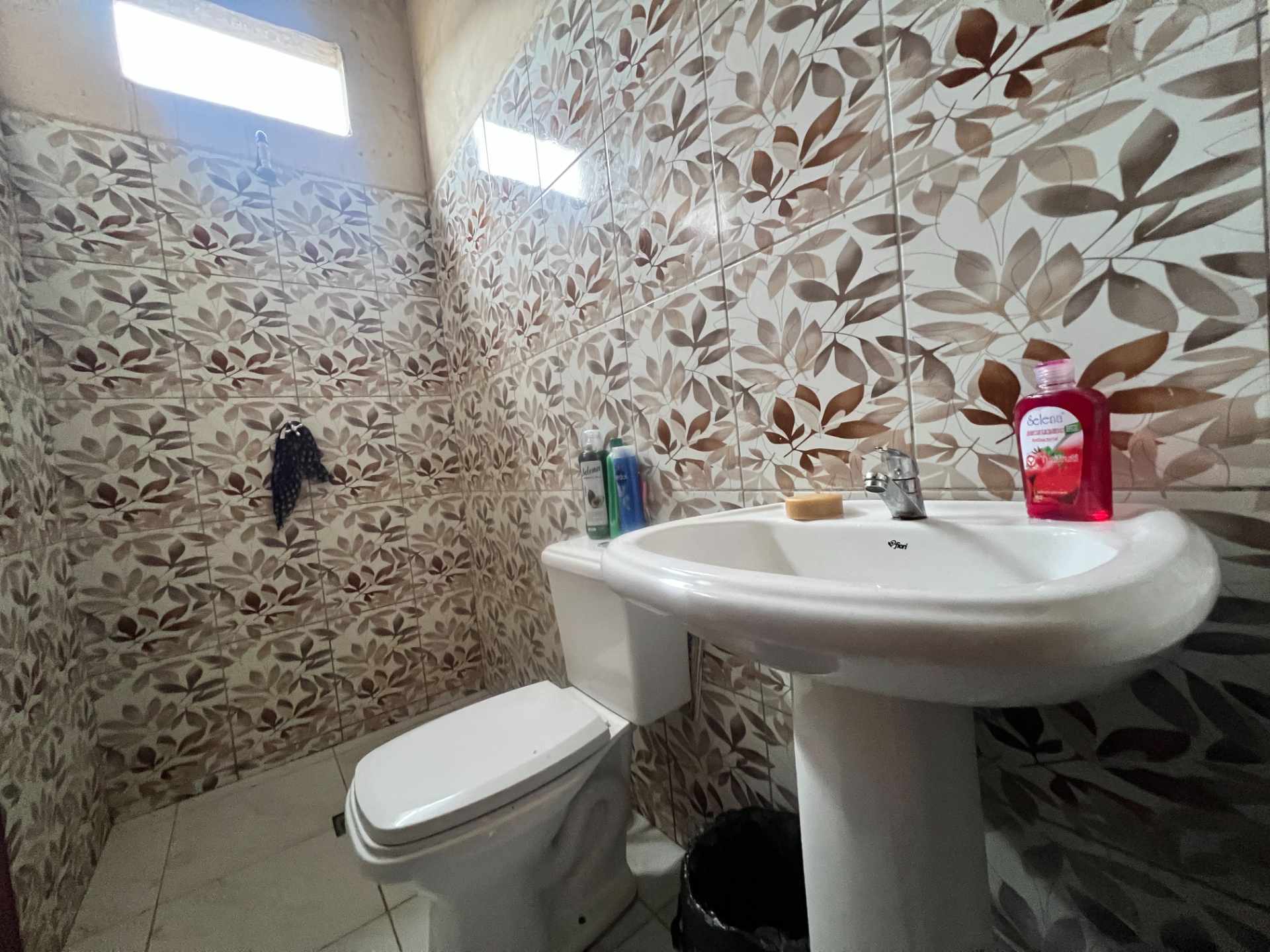 Casa en Entre 7mo y 8vo anillo Norte en Santa Cruz de la Sierra 8 dormitorios 3 baños 2 parqueos Foto 17